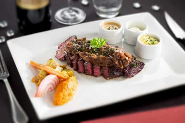 Onglet de boeuf aux oignons marinés - Photographe culinaire Strasbourg 67 Alsace
