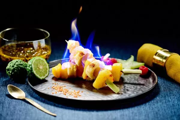 Magie de flambage Combava - Prise de vue culinaire réalisée au studio photo à Strasbourg dans le bas-Rhin