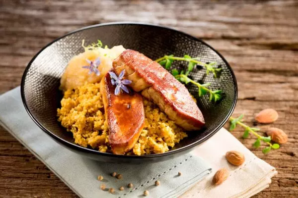 Boulgour oriental et foie gras poêlé - Prise de vue culinaire réalisée en studio professionnel à Strasbourg dans le Bas-Rhin