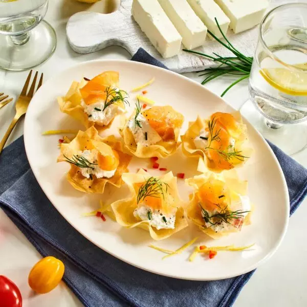 Feuilles de bricks farcies à la feta - Prise de vue culinaire réalisée en studio professionnel à Strasbourg dans le Bas-Rhin