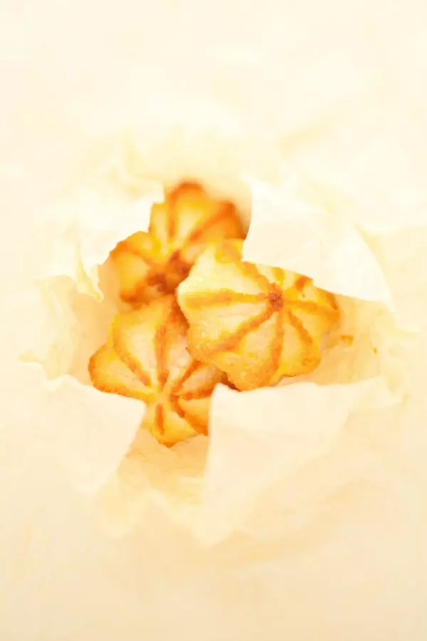 Macarons coco - Prise de vue réalisée en studio photo professionnel à Strasbourg