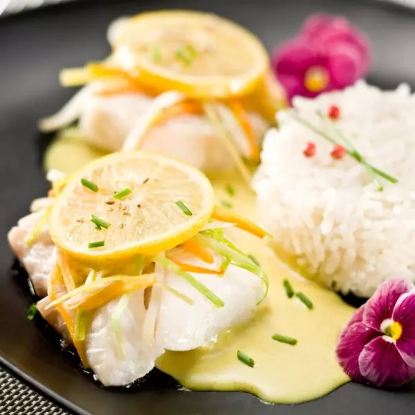 Médaillon de poisson sauce béchamel et citron - Prise de vue réalisée en studio photo culinaire à Strasbourg dans le bas-Rhin