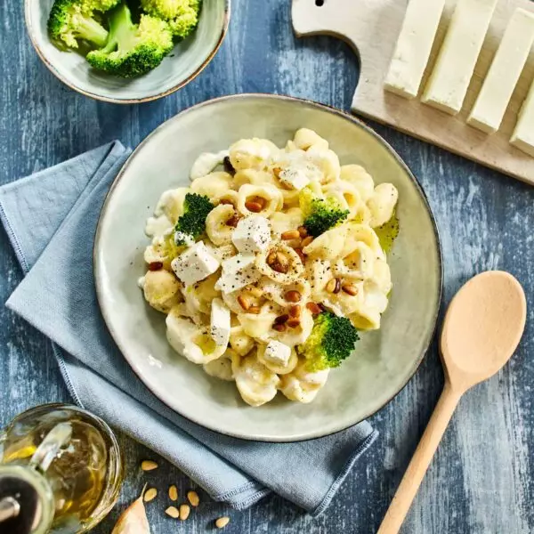 Feta et ricchiette au brocoli - Prise de vue culinaire réalisée en studio professionnel à Strasbourg dans le Bas-Rhin