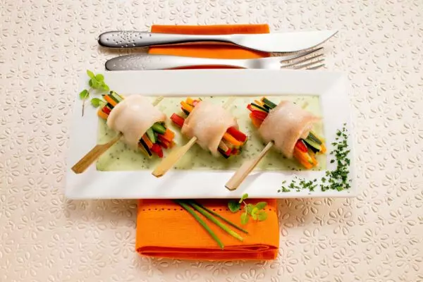 Sauce aux herbes - Visuel culinaire réalisé en studio photo professionnel à Strasbourg dans le Bas-Rhin en Alsace