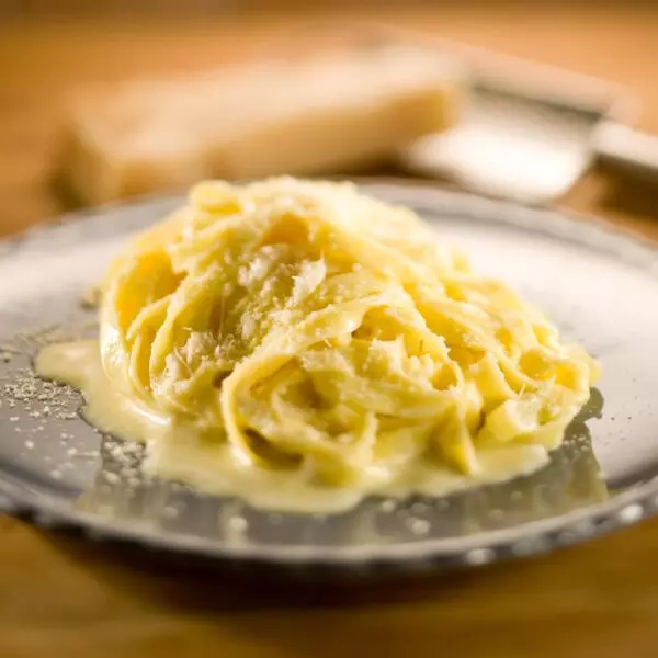Tagliatelles au parmesan - Prise de vue réalisée en studio photo culinaire à Strasbourg dans le bas-Rhin