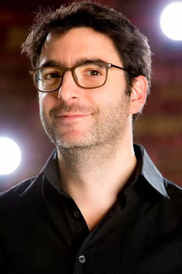 Antoine - Directeur artistique - Portrait d'entreprise réalisé en studio photo à Strasbourg
