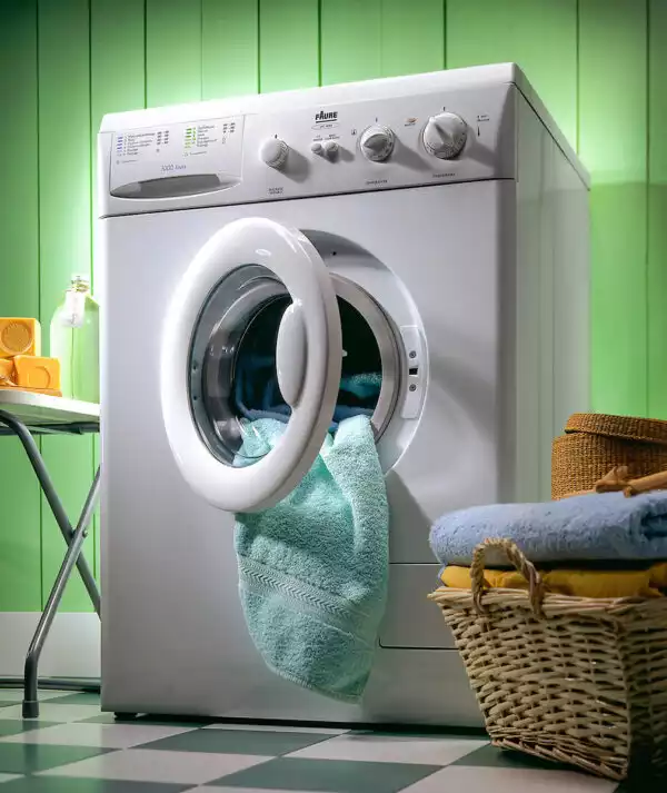 Lave linge Faure en décor studio avec stylisme
