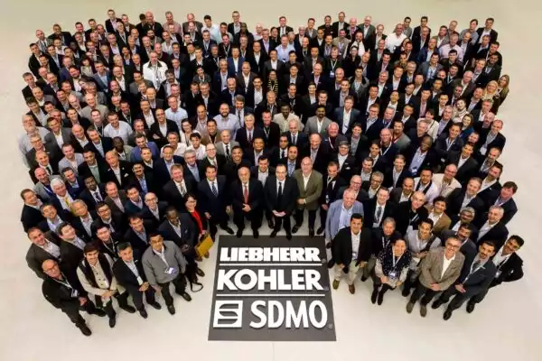 Liebherr / Kohler / SDMO - Photo d'entreprise - Groupe de 300 personnes - Liebherr - Congrès International à Strasbourg