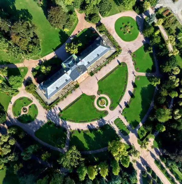 Prise de vue aérienne réalisée par drone du Pavillon Joséphine au Parc de l'Orangerie à Strasbourg