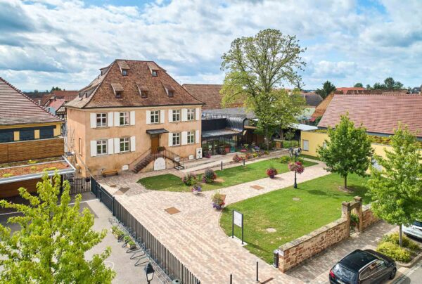 Prise de vue d'architecture et d'urbanisme réalisée par drone de la ville de Lipsheim