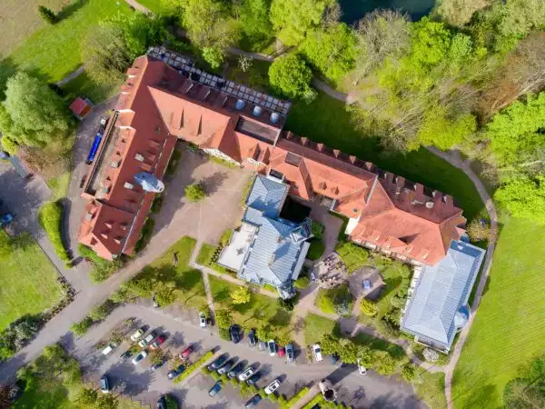 Prise de vue d'architecture réalisée par drone du château de l'Ile à Ostwald