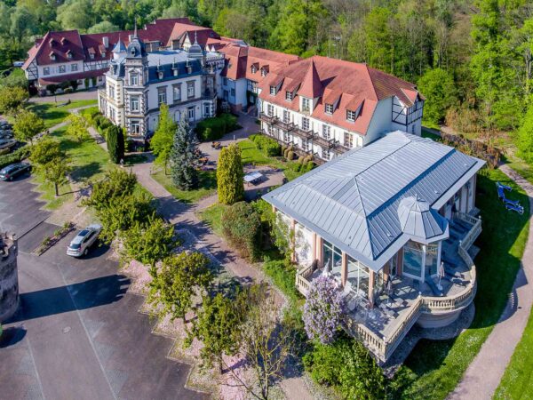 Prise de vue d'architecture réalisée par drone du château de l'Ile à Ostwald
