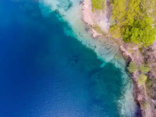 Prise de vue d'inspection réalisée par drone d'une gravière
