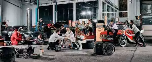 MaxiFlash2020 - Mise en scene ambiance sixties atelier auto - photographe portrait strasbourg alsace