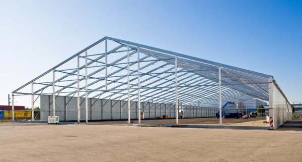 Nouveau bâtiment de stockage et logistique en construction sur le site industriel d'Alsapan en Alsace.