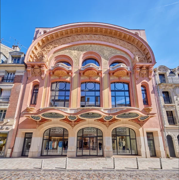 Façade classée monument historique de l'ancien Opéra de Reims dans le cadre d'un projet de réhabilitation mené par Bouygues Immobilier