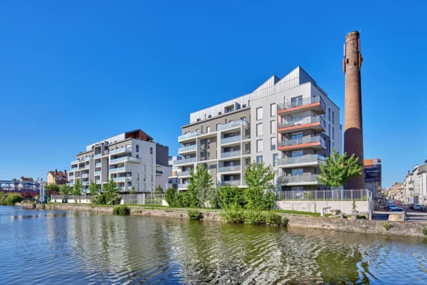 Résidence Rivages de Bouygues Immobilier à Nancy photographiée depuis les berges