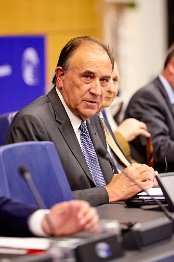 Portrait d'un intervenant lors d'une réunion de la présidence de la FNCDG au Parlement européen à Strasbourg
